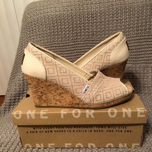 TOMS, Natural Woven Diamond Peep Toe Wedge, Size 9.5